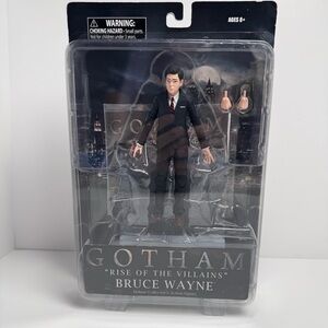 Diamond Select Gotham Bruce Wayne Rise of the Villains Action Figure